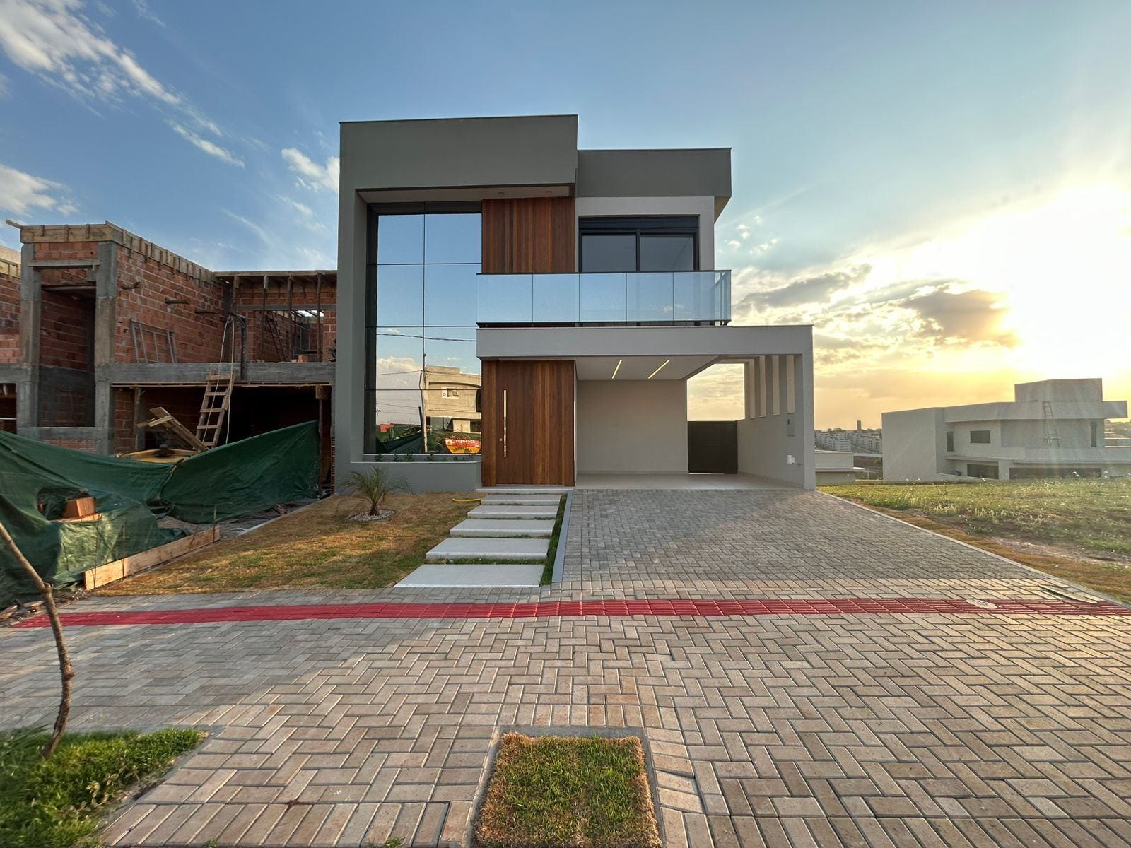 Casa à venda com 4 quartos, 220m² - Foto 1
