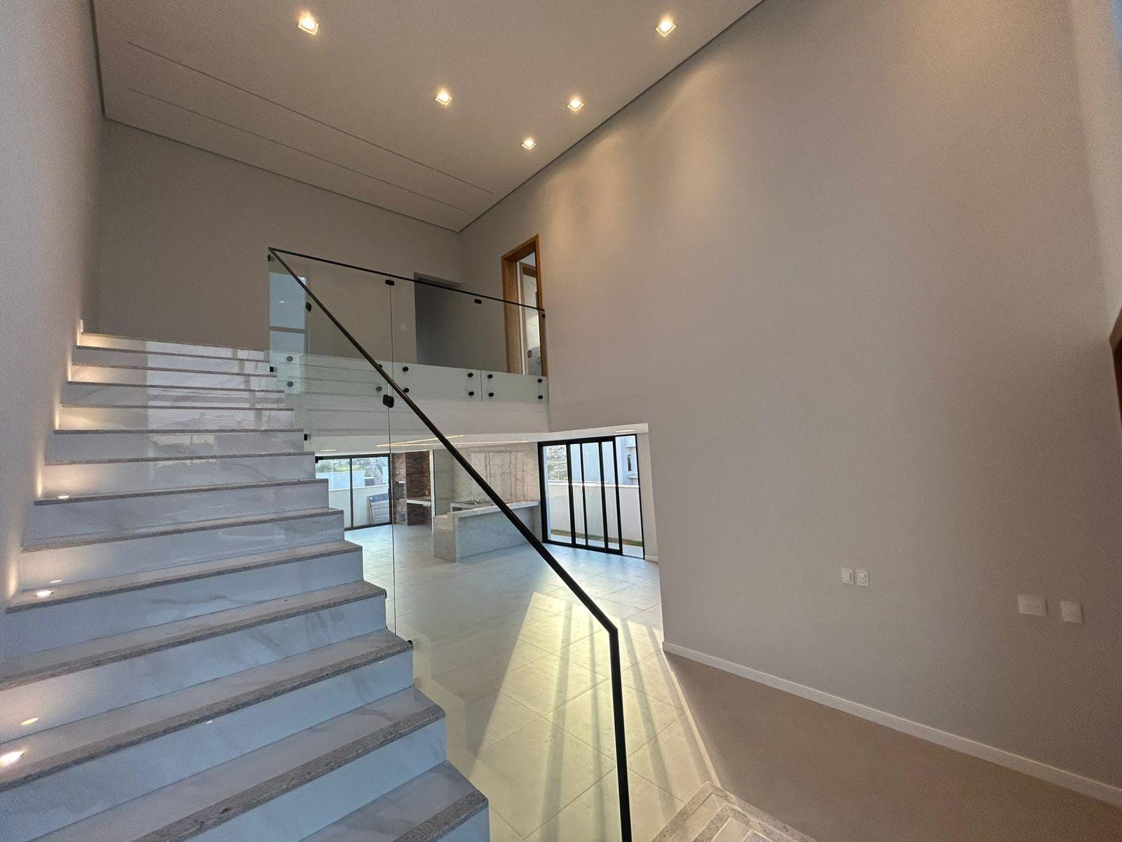 Casa à venda com 4 quartos, 220m² - Foto 4
