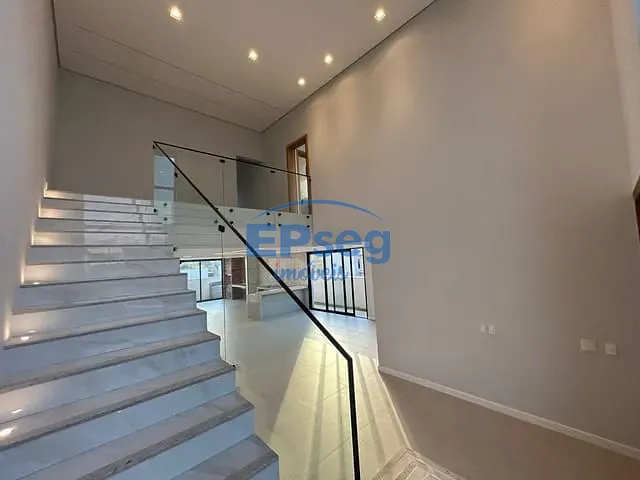 Casa com 250m² 4 quartos e 5 banheiros, à venda, no bairro Gleba Simon Frazer em Londrina