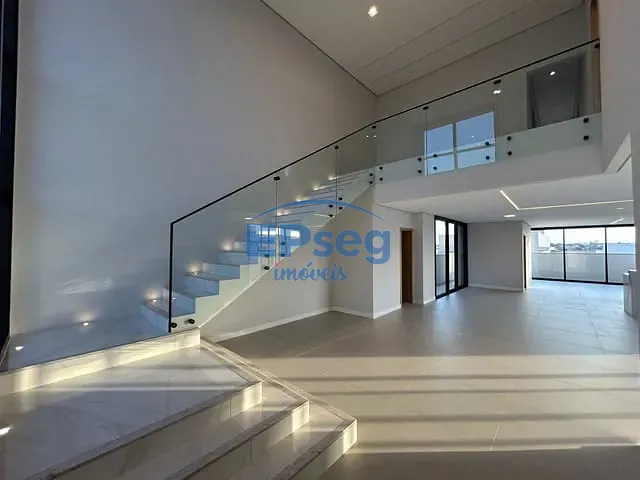 Casa com 250m² 4 quartos e 5 banheiros, à venda, no bairro Gleba Simon Frazer em Londrina