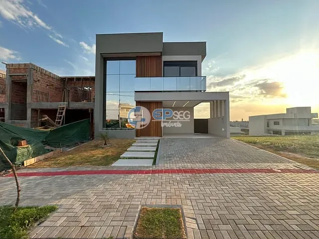 Casa com 250m² 4 quartos e 5 banheiros, à venda, no bairro Gleba Simon Frazer em Londrina