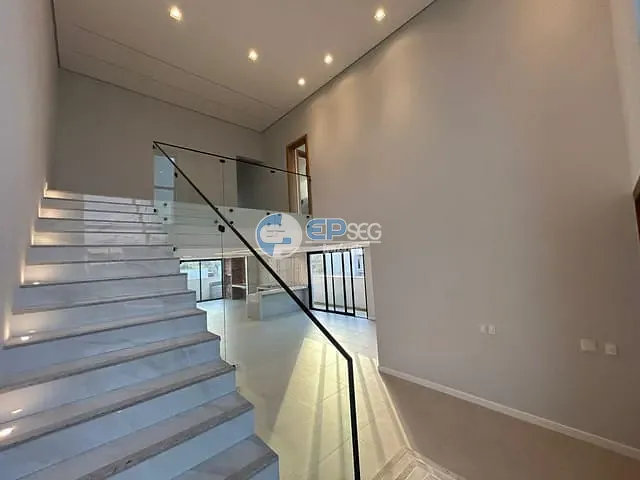 Casa com 250m² 4 quartos e 5 banheiros, à venda, no bairro Gleba Simon Frazer em Londrina