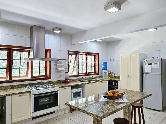 Casa com 4909m² 4 quartos e 5 banheiros, à venda, no bairro Jardim Marilu em Carapicuíba