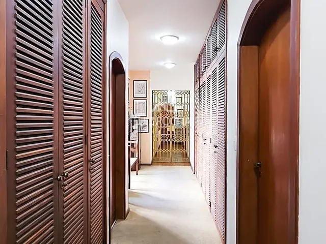 Casa com 4909m² 4 quartos e 5 banheiros, à venda, no bairro Jardim Marilu em Carapicuíba