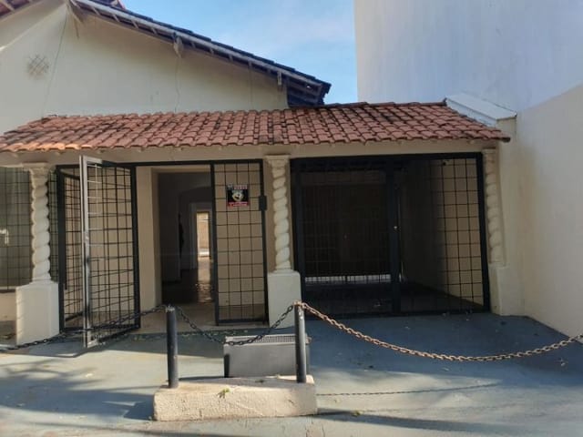 Casa com 336m² 2 quartos e 2 banheiros, à venda, no bairro Centro em Araçatuba