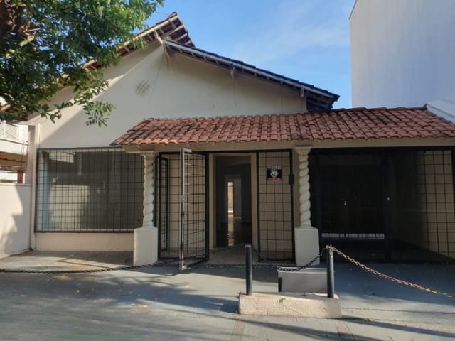 Casa com 336m² 2 quartos e 2 banheiros, à venda, no bairro Centro em Araçatuba