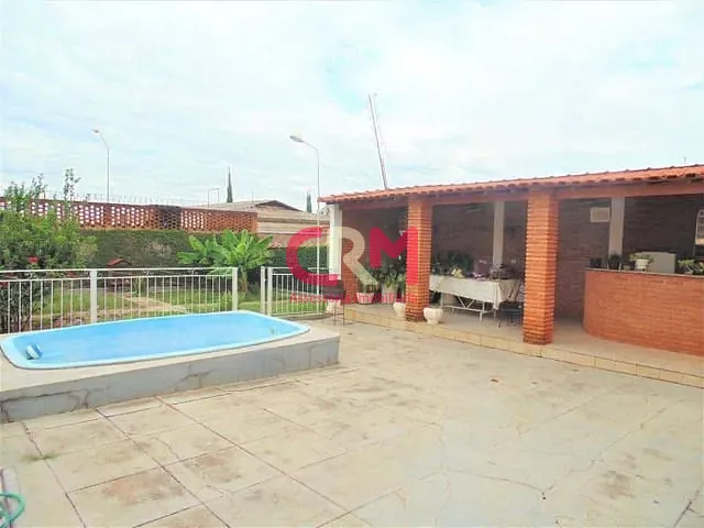 Casa com 480m² 3 quartos e 2 banheiros, à venda, no bairro Centro em Taquaritinga