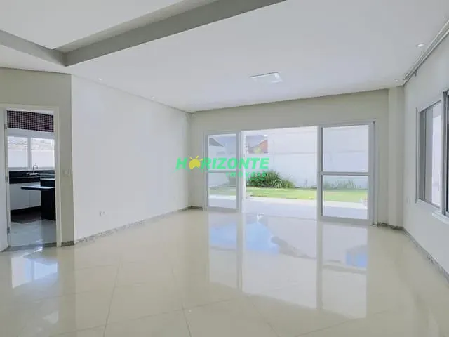 Casa com 360m² 4 quartos e 6 banheiros, à venda, no bairro Urbanova em São José dos Campos