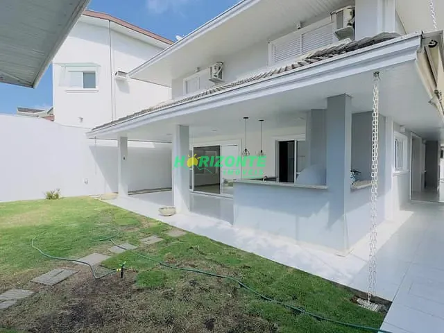 Casa com 360m² 4 quartos e 6 banheiros, à venda, no bairro Urbanova em São José dos Campos