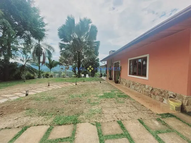 Casa 5 quartos e 5 banheiros, à venda, no bairro Nogueira em Petrópolis