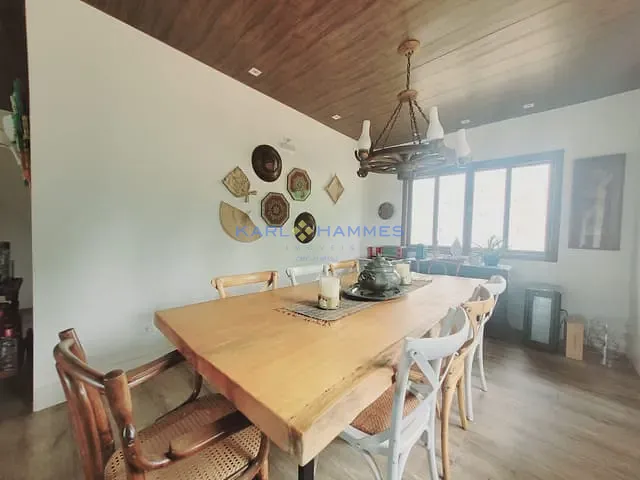 Casa 5 quartos e 5 banheiros, à venda, no bairro Nogueira em Petrópolis