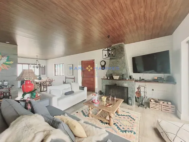 Casa 5 quartos e 5 banheiros, à venda, no bairro Nogueira em Petrópolis