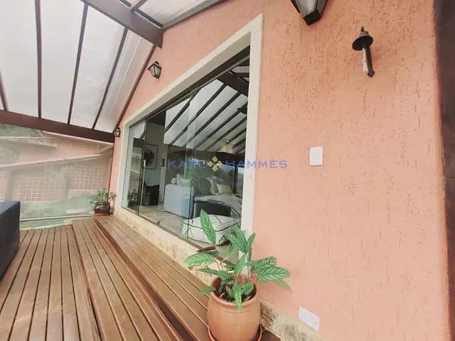 Casa 5 quartos e 5 banheiros, à venda, no bairro Nogueira em Petrópolis