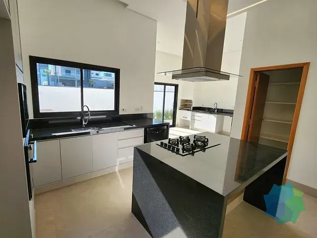 Casa com 300m² 3 quartos e 4 banheiros, à venda, no bairro Residencial Central Parque em Salto
