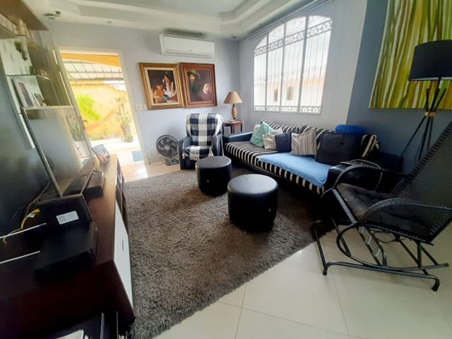 Casa com 320m² 4 quartos e 4 banheiros, à venda, no bairro Vila Valqueire em Rio de Janeiro