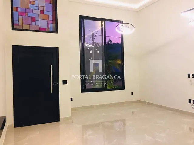 Casa com 301m² 3 quartos e 3 banheiros, à venda, no bairro Condomínio Residencial Euroville II em Bragança Paulista