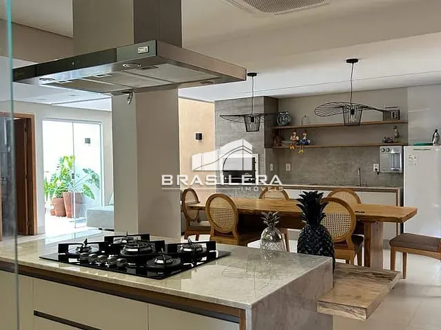 Casa com 280m² 4 quartos e 5 banheiros, à venda, no bairro Parque Amazônia em Goiânia