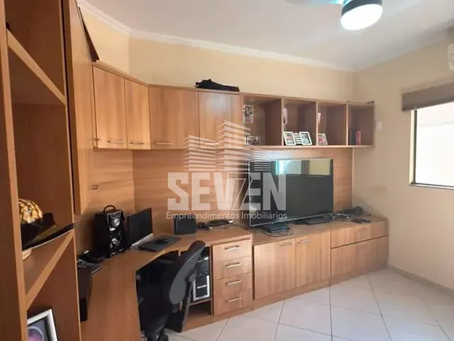Casa com 360m² 3 quartos e 5 banheiros, à venda, no bairro Quinta Ranieri em Bauru