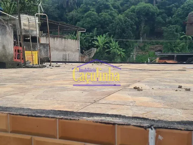 Casa com 50m² 2 quartos e 1 banheiro, à venda, no bairro Oficinas Velhas em Barra do Piraí