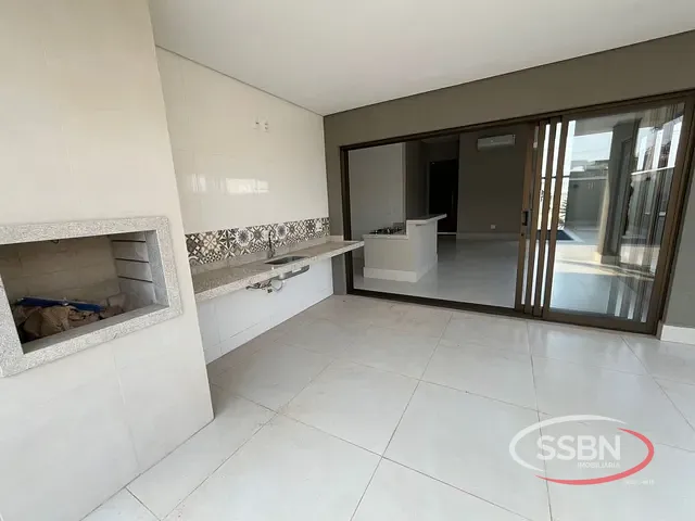 Casa com 300m² 3 quartos e 4 banheiros, à venda ou para alugar, no bairro Estância Hípica em Nova Odessa