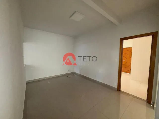 Casa 3 quartos e 2 banheiros, para alugar, no bairro Zona 07 em Maringá