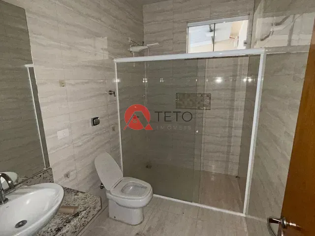 Casa 3 quartos e 3 banheiros, para alugar, no bairro Zona 07 em Maringá