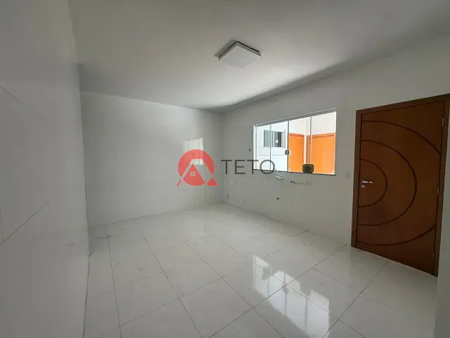 Casa 3 quartos e 2 banheiros, para alugar, no bairro Zona 07 em Maringá