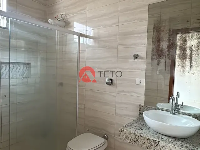 Casa 3 quartos e 3 banheiros, para alugar, no bairro Zona 07 em Maringá