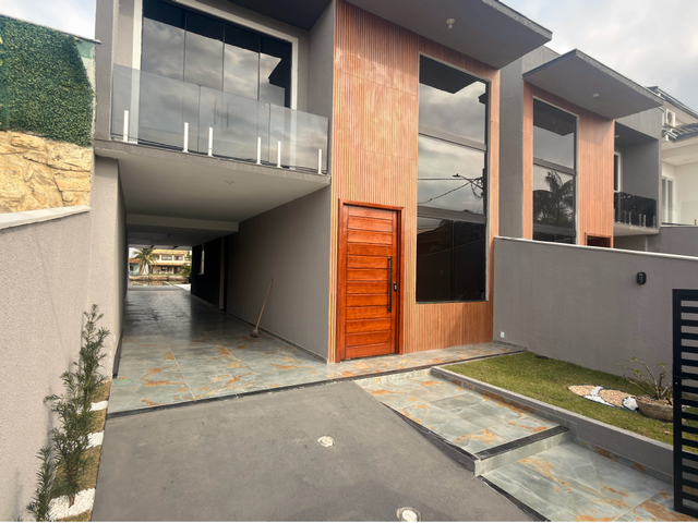 Casa com 350m² 3 quartos e 4 banheiros, à venda, no bairro Bosque Beira Rio em Rio das Ostras