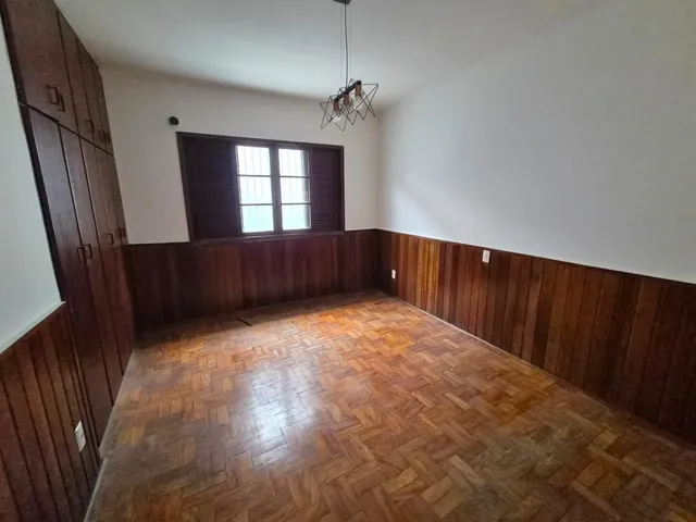 Casa com 350m² 5 quartos e 3 banheiros, para alugar, no bairro Vila Gilda em Santo André