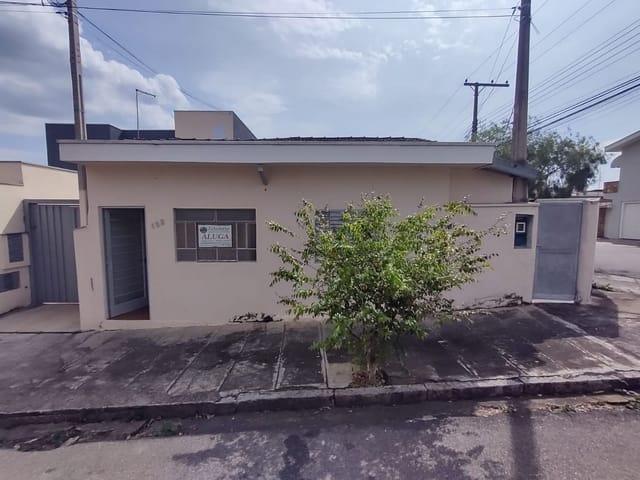 Casa com 80m² 1 quarto e 1 banheiro, para alugar, no bairro Vila Magnólia em São João da Boa Vista