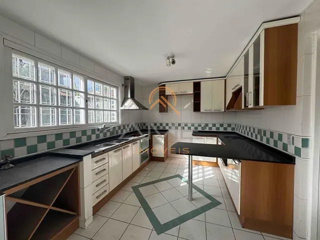 Casa com 350m² 3 quartos e 3 banheiros, à venda, no bairro Centro em Pelotas