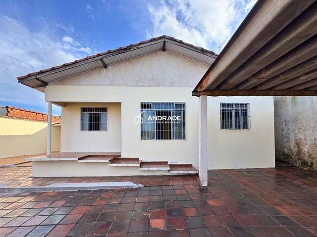 Casa 3 quartos e 2 banheiros, para alugar, no bairro Vila Vitória em Apucarana