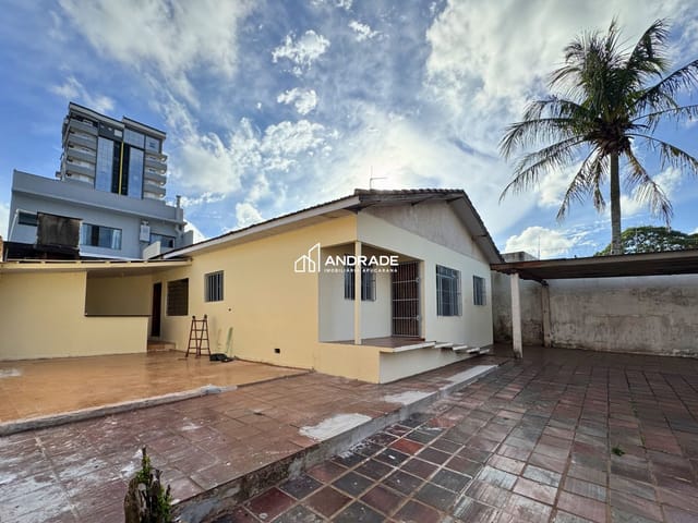 Casa 3 quartos e 2 banheiros, para alugar, no bairro Vila Vitória em Apucarana