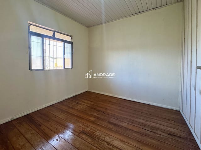 Casa 3 quartos e 2 banheiros, para alugar, no bairro Vila Vitória em Apucarana
