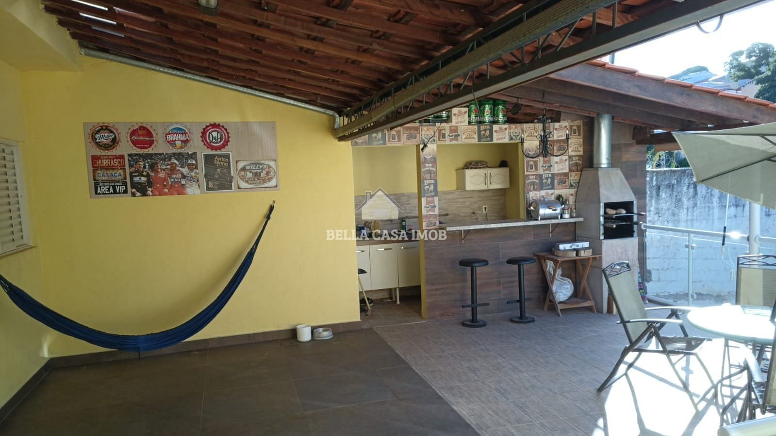 Casa à venda com 2 quartos, 170m² - Foto 1