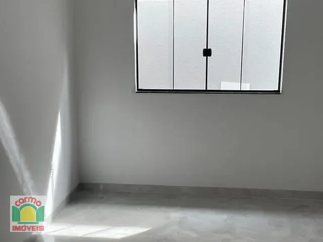 Casa 3 quartos e 2 banheiros, à venda, no bairro Jardim Itália em Anápolis