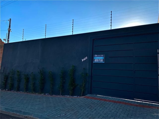 Casa com 300m² 1 quarto e 2 banheiros, à venda, no bairro Pq Manella em Cambé