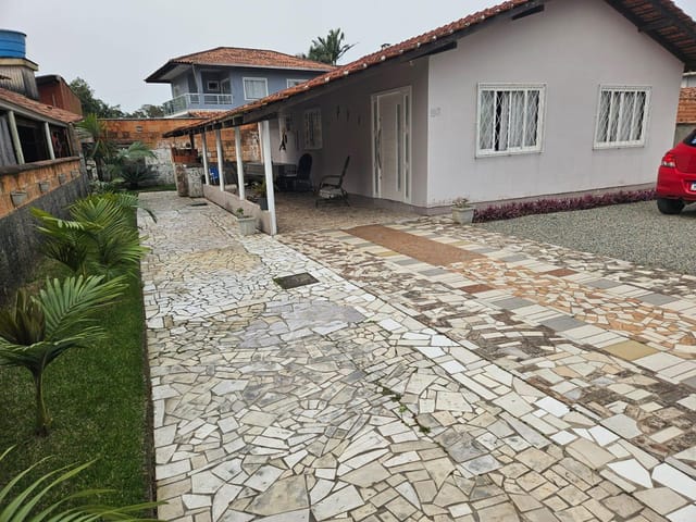 Foto do Casa - Casa Espaçosa e com Ótima Localização 200 mt da Lagoa à venda, Bairro Costeira, Balneário Barra do Sul, SC | North Center