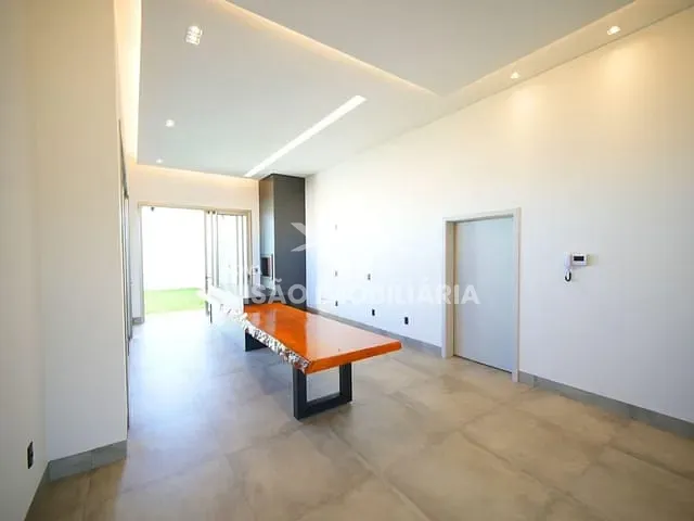 Casa com 360m², à venda, no bairro Residencial Paris em Sinop