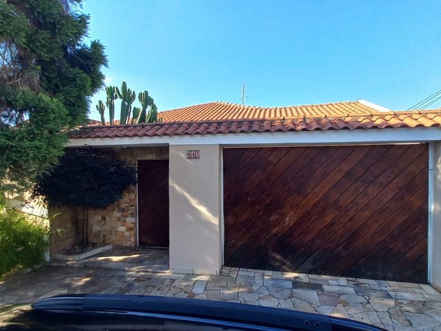 Casa com 462m² 3 quartos e 3 banheiros, à venda ou para alugar, no bairro Vila Todos os Santos em Indaiatuba