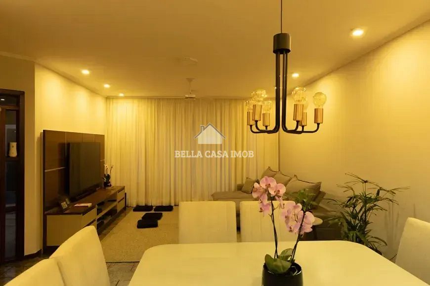 Casa à venda com 3 quartos, 178m² - Foto 1