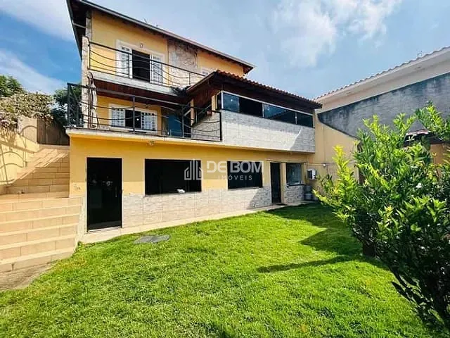 Casa 5 quartos e 3 banheiros, à venda, no bairro Country Club em Poços de Caldas
