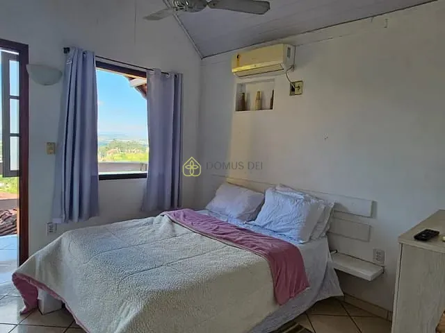 Casa com 96m² 1 quarto e 1 banheiro, à venda, no bairro África (Penedo) em Itatiaia