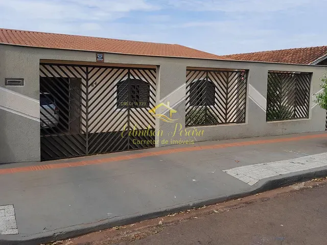 Casa com 300m² 3 quartos e 1 banheiro, à venda, no bairro Vila Rica em Londrina