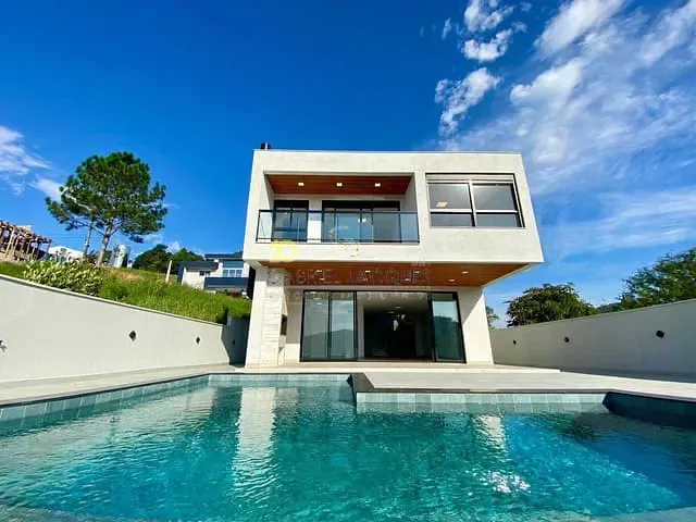 Casa com 369m² 3 quartos e 4 banheiros, à venda, no bairro Pedra Branca em Palhoça