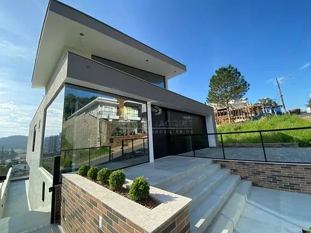 Casa com 369m² 3 quartos e 4 banheiros, à venda, no bairro Pedra Branca em Palhoça