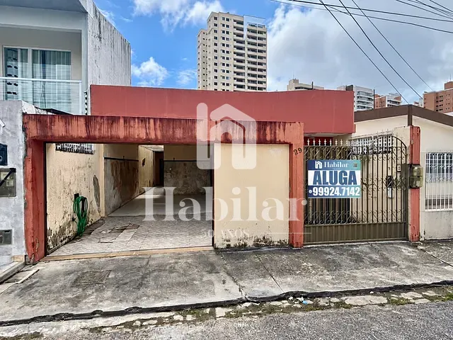 Casa com 240m², para alugar, no bairro Grageru em Aracaju