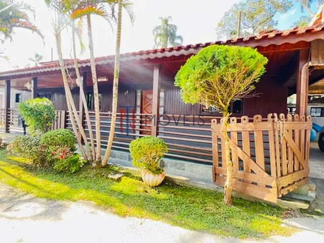 Casa com 431m² 3 quartos e 3 banheiros, à venda ou para alugar, no bairro Potuverá em Itapecerica da Serra