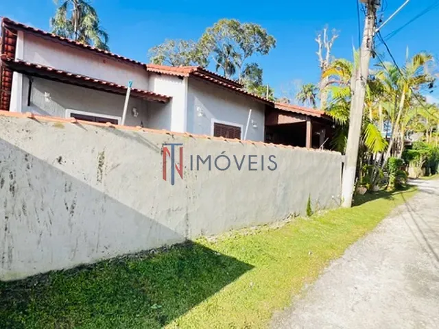 Casa com 431m² 3 quartos e 3 banheiros, à venda ou para alugar, no bairro Potuverá em Itapecerica da Serra